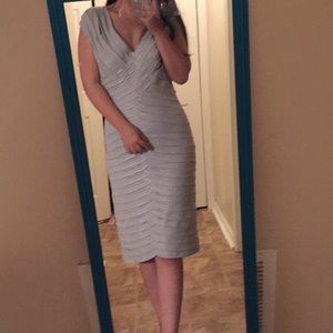 Tadashi shoji light gray Pretty sexy dress!❤️